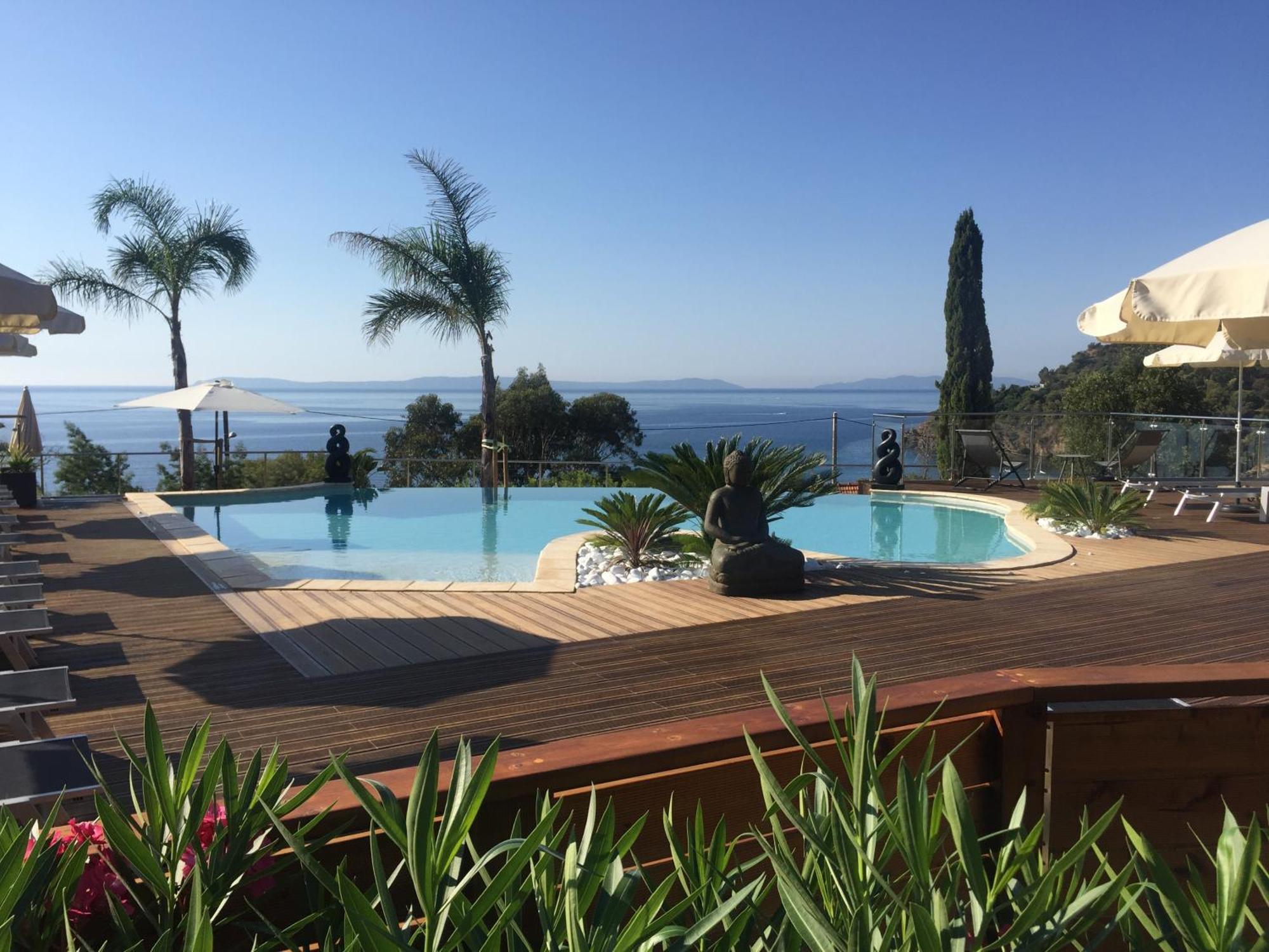 Les Lauriers Roses Rayol-Canadel-sur-Mer Exterior foto