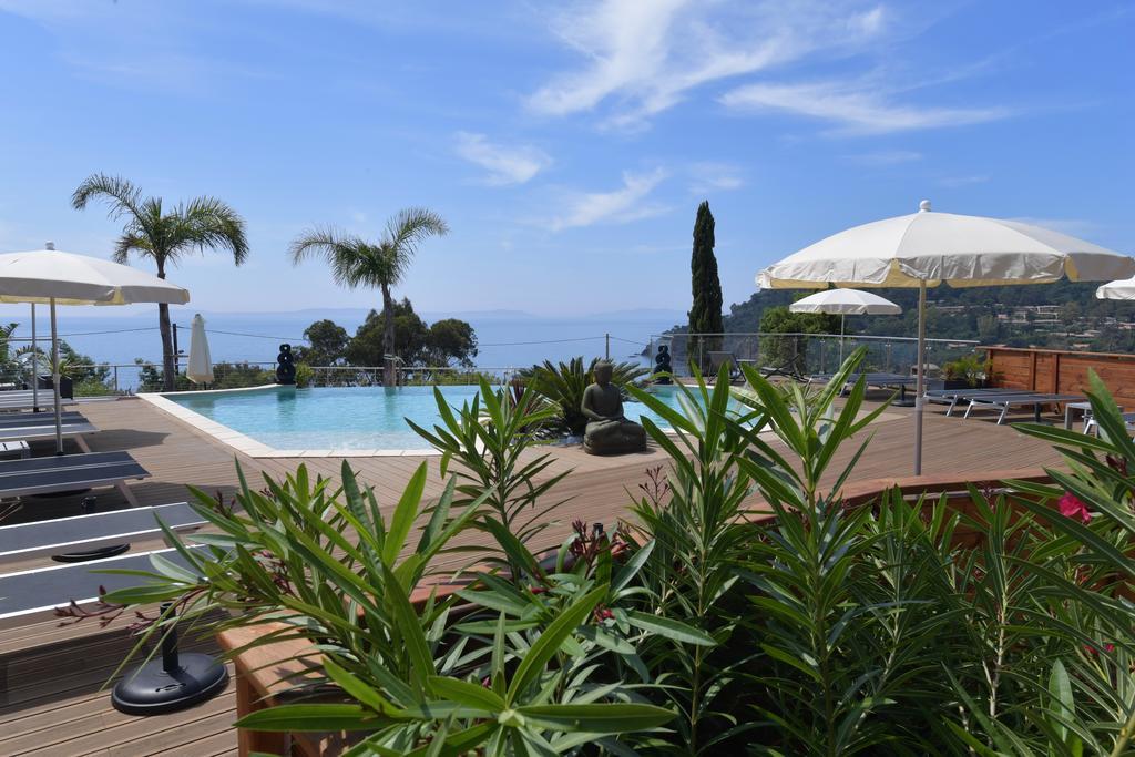 Les Lauriers Roses Rayol-Canadel-sur-Mer Exterior foto